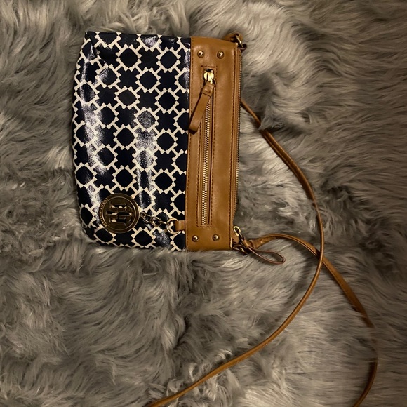 Tommy Hilfiger cross body bag - Picture 3 of 4